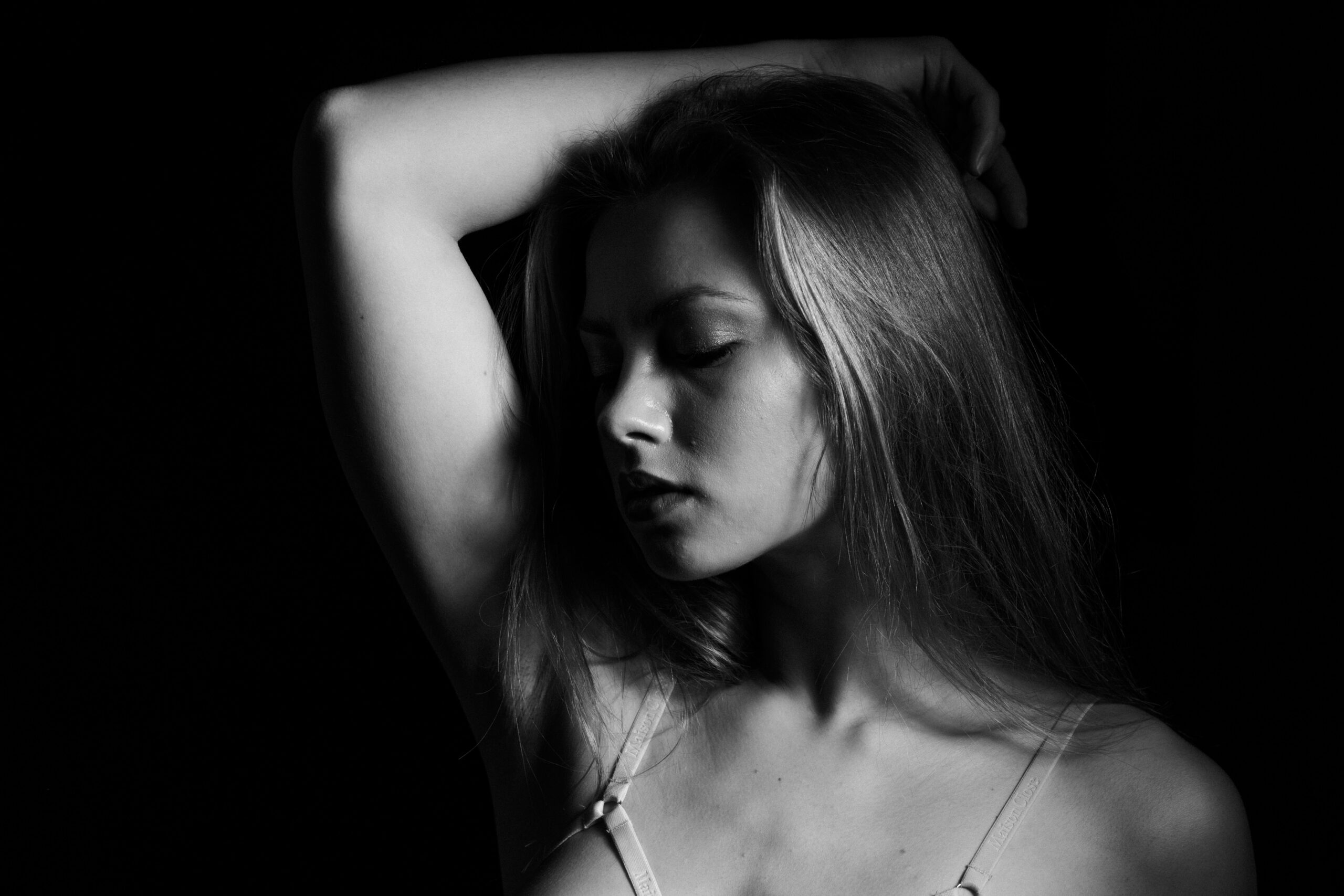 We define your brand’s voice, build weekly content themes, and map audience targeting by platform so you can show up consistently and authentically.